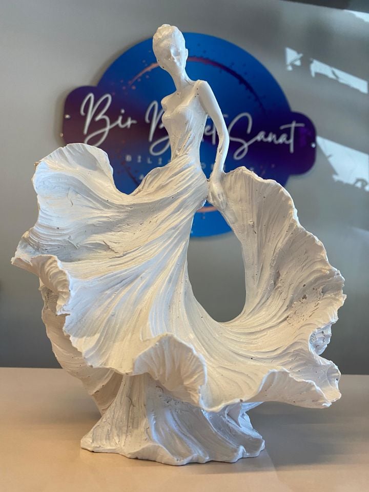 SAÇLI UZUN ETEĞİ DANS EDEN  İSPANYOL KIZ HAM POLYESTER